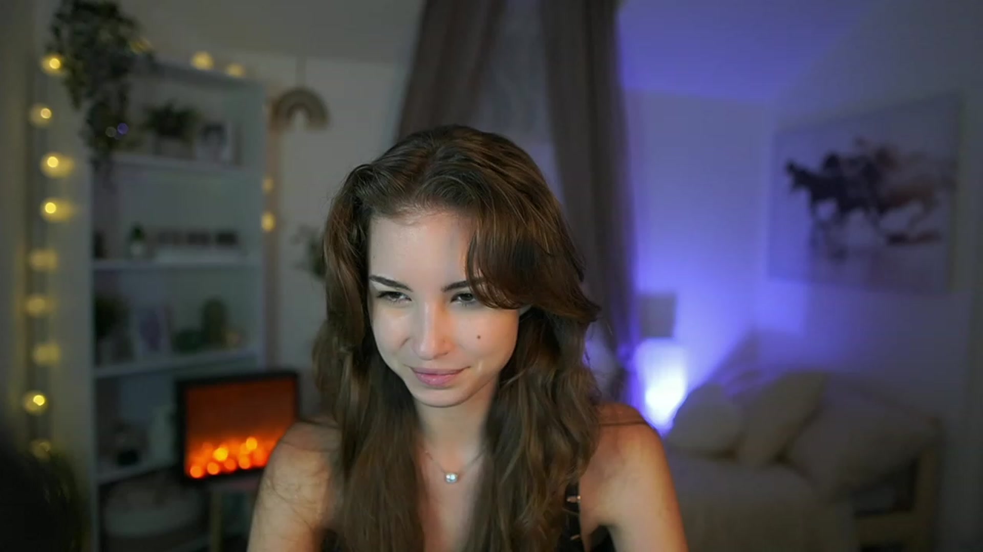 Gallery image thumbnail from Shy_jane's myfreecams stream on, 08/06/2023, 17:18 image 4 of 20