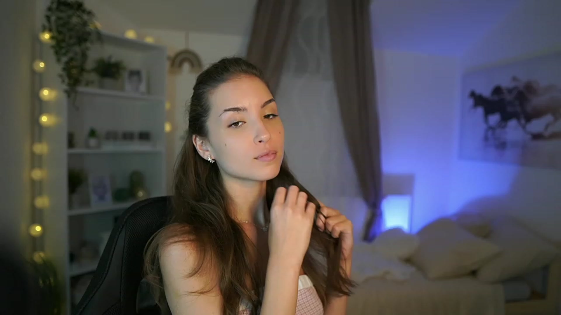 Gallery image thumbnail from Shy_jane's myfreecams stream on, 08/18/2023, 09:57 image 17 of 20