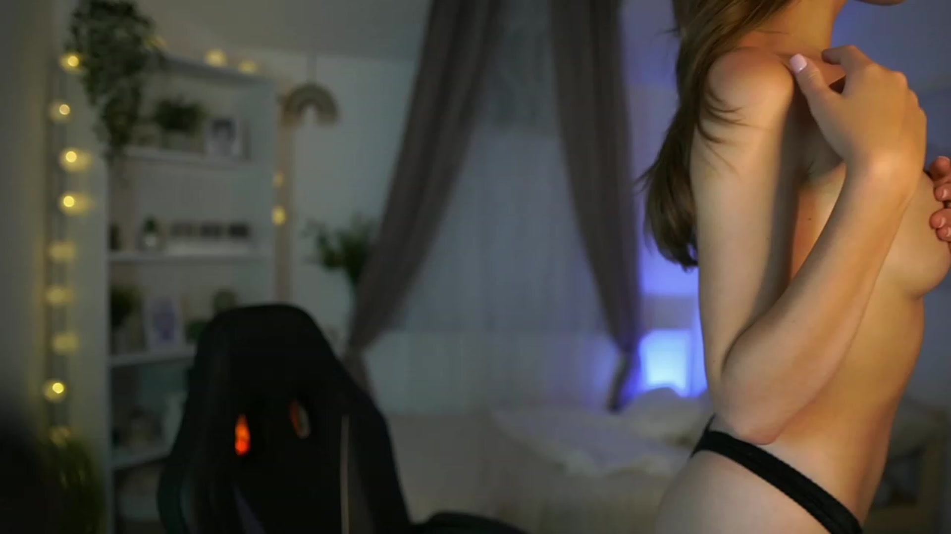 Gallery image thumbnail from Shy_jane's myfreecams stream on, 08/18/2023, 13:45 image 12 of 20
