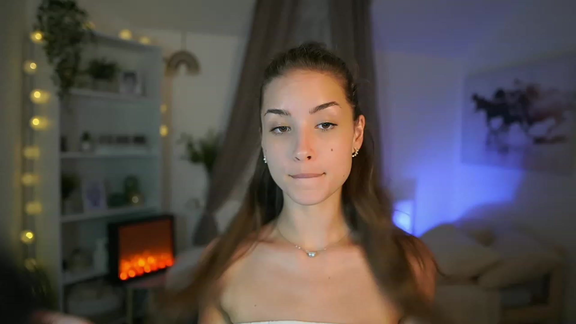 Gallery image thumbnail from Shy_jane's myfreecams stream on, 08/18/2023, 17:23 image 4 of 20