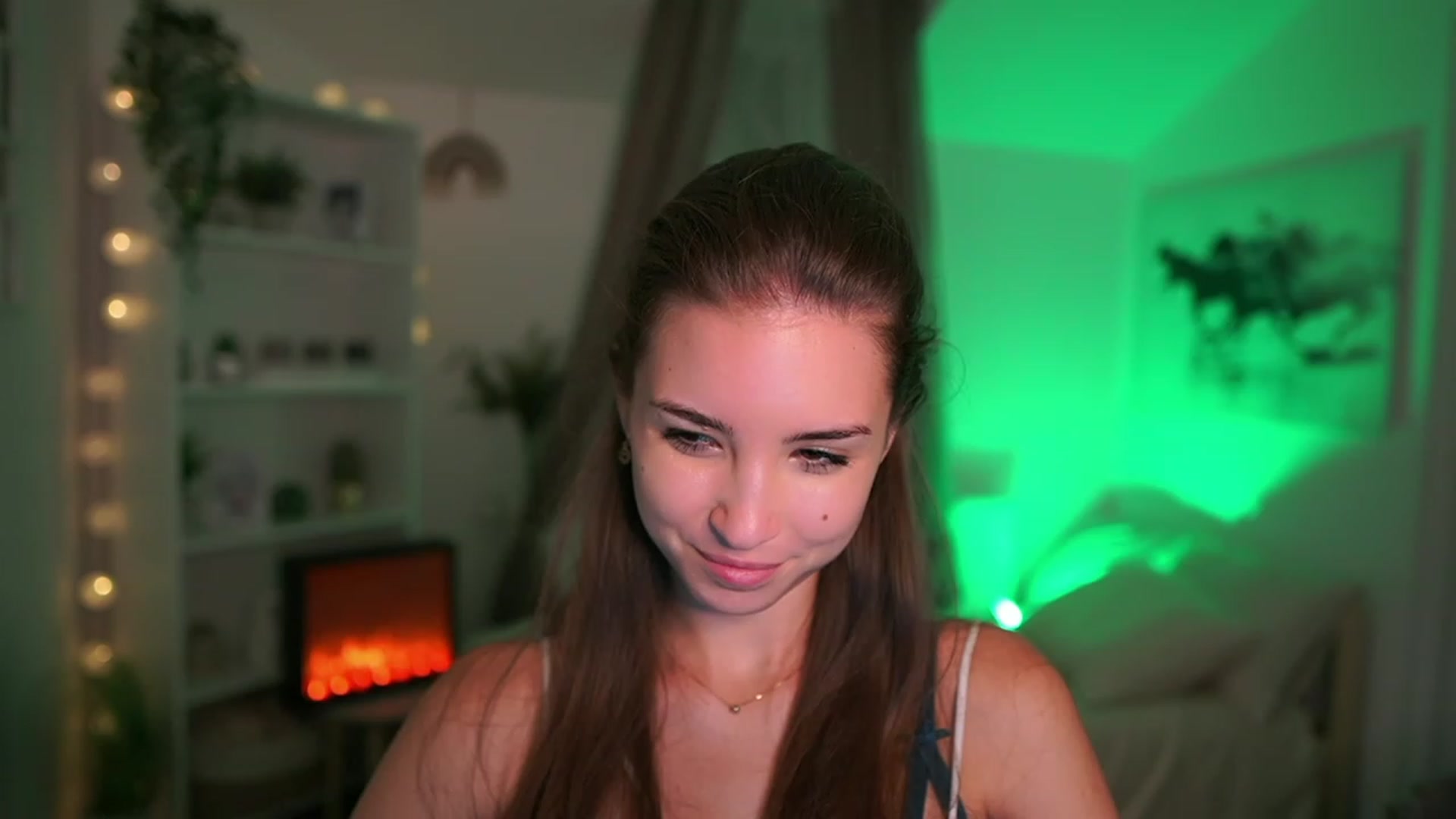 Gallery image thumbnail from Shy_jane's myfreecams stream on, 09/28/2023, 17:13 image 7 of 20