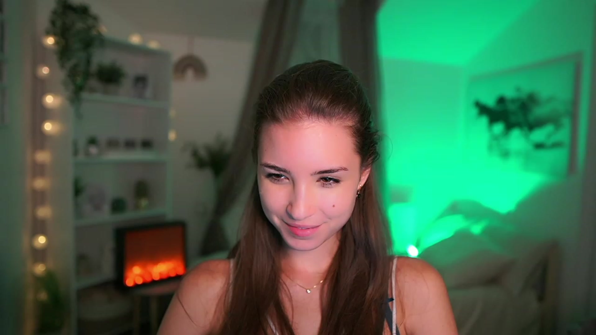 Gallery image thumbnail from Shy_jane's myfreecams stream on, 09/28/2023, 17:42 image 10 of 20