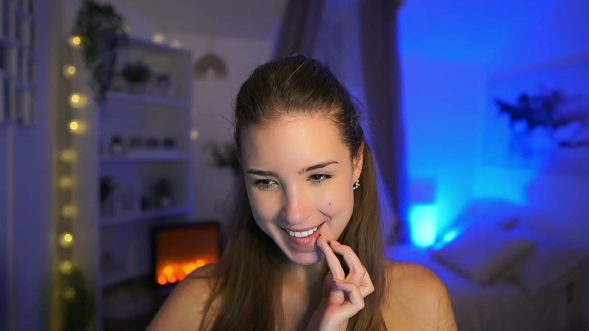 Gallery image thumbnail from Shy_jane's myfreecams stream on, 10/08/2023, 13:05 image 8 of 20