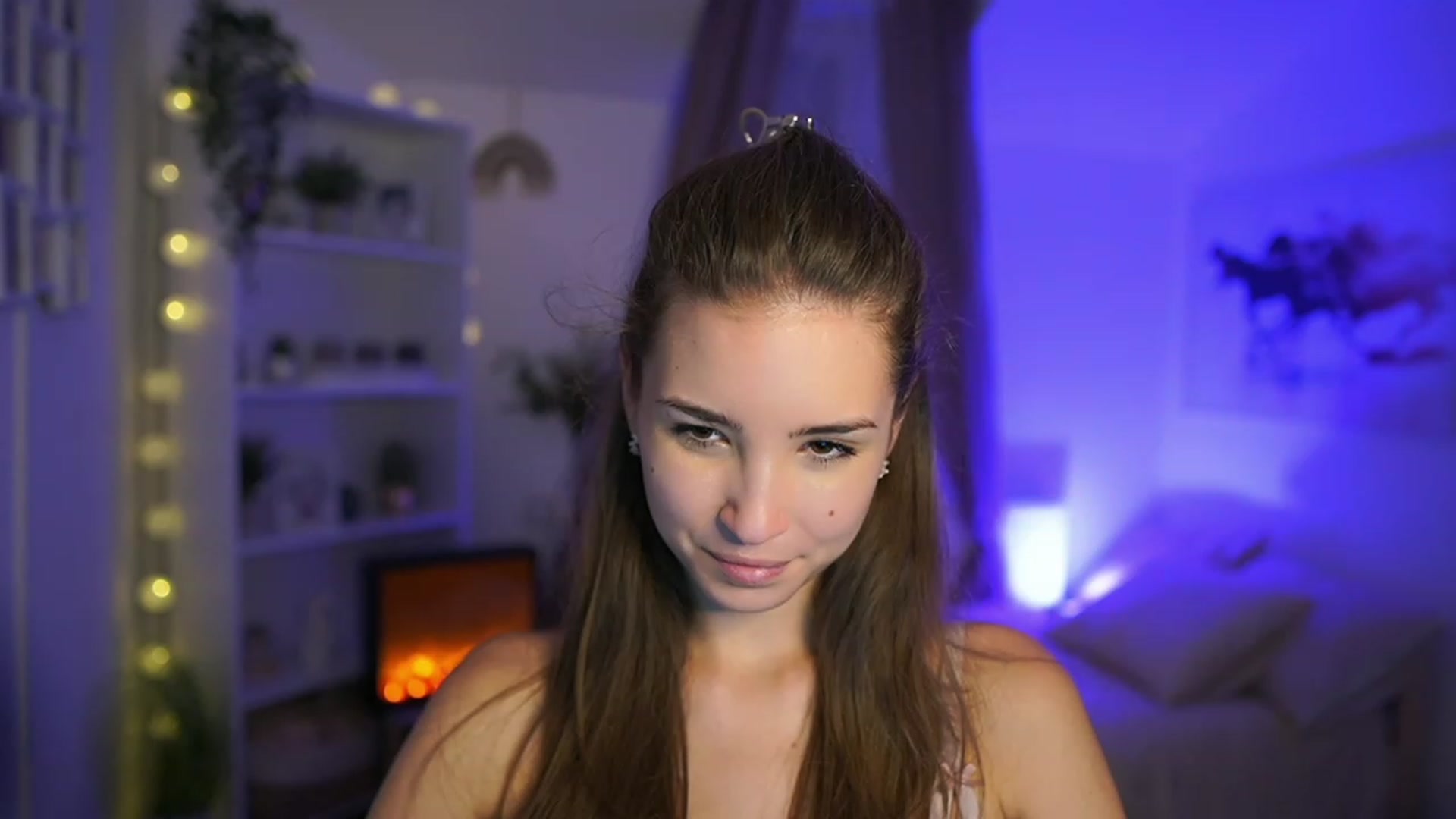 Gallery image thumbnail from Shy_jane's myfreecams stream on, 10/08/2023, 15:46 image 9 of 20