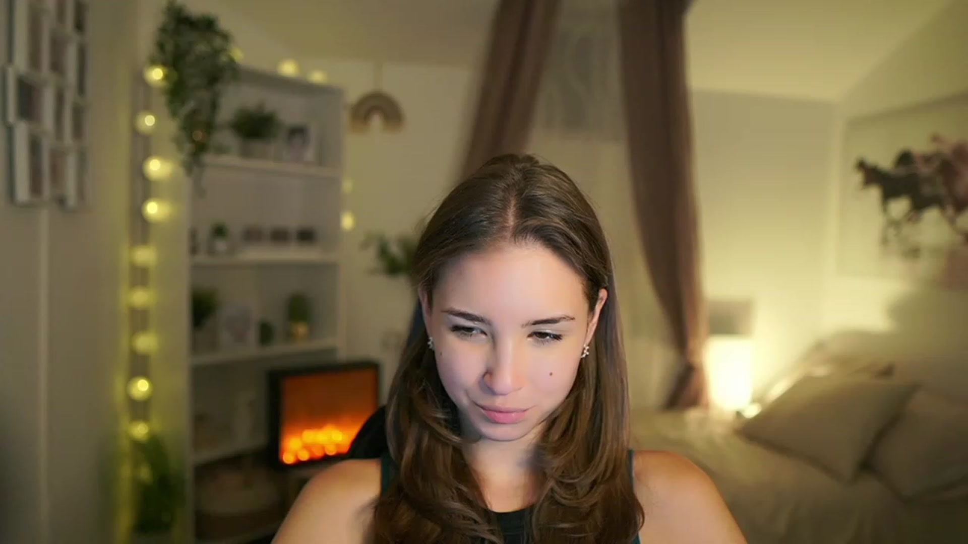 Gallery image thumbnail from Shy_jane's myfreecams stream on, 10/10/2023, 16:17 image 4 of 20