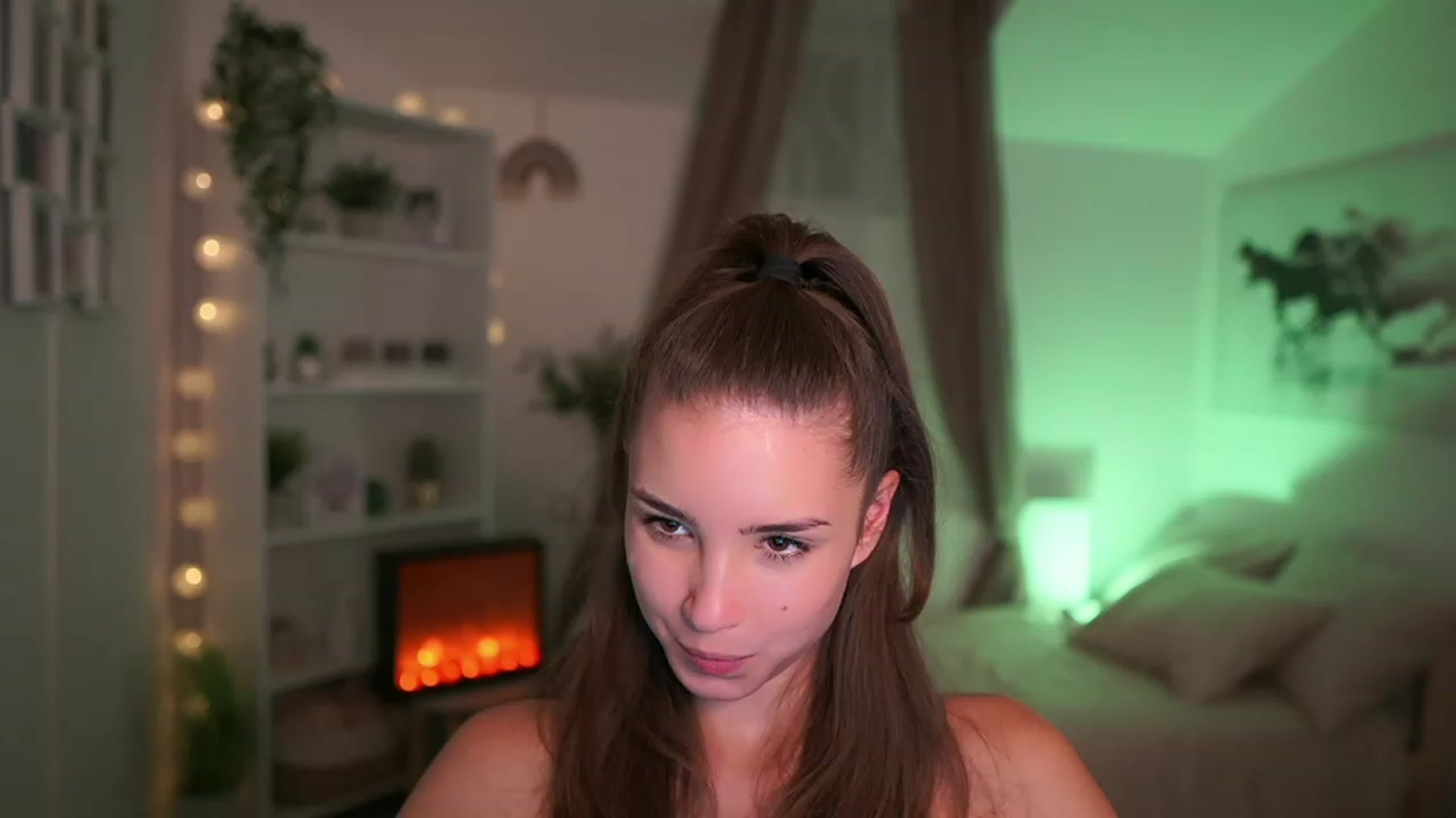 Gallery image thumbnail from Shy_jane's myfreecams stream on, 10/15/2023, 16:02 image 2 of 20