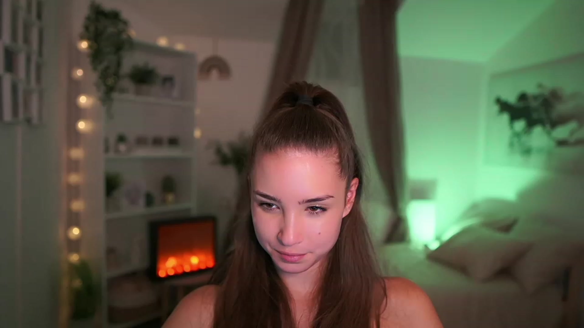 Gallery image thumbnail from Shy_jane's myfreecams stream on, 10/15/2023, 16:02 image 12 of 20