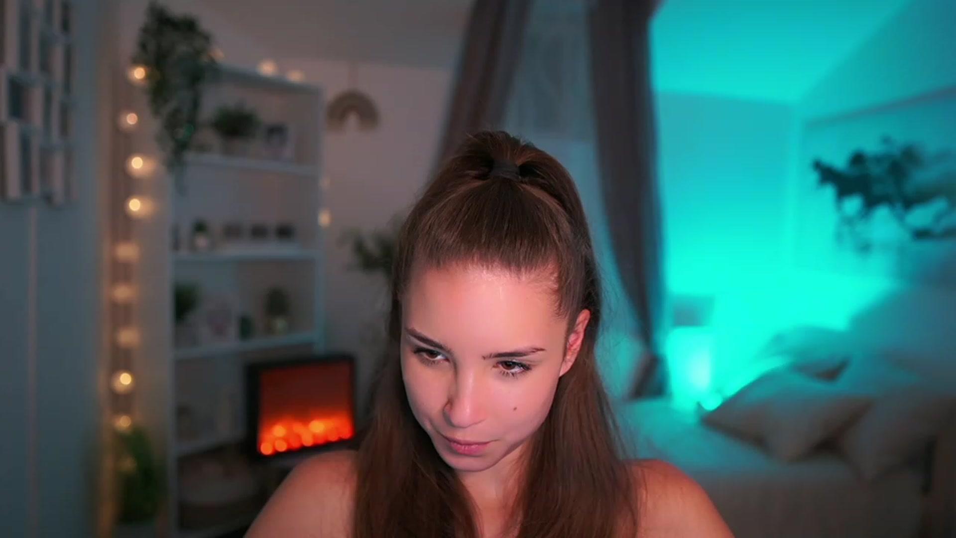 Gallery image thumbnail from Shy_jane's myfreecams stream on, 10/15/2023, 16:02 image 10 of 20