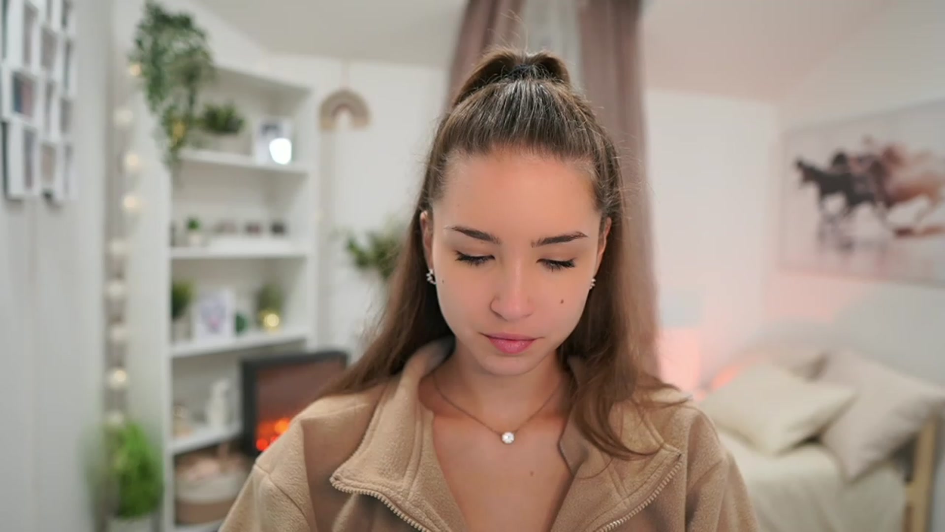 Gallery image thumbnail from Shy_jane's myfreecams stream on, 10/19/2023, 08:57 image 10 of 20