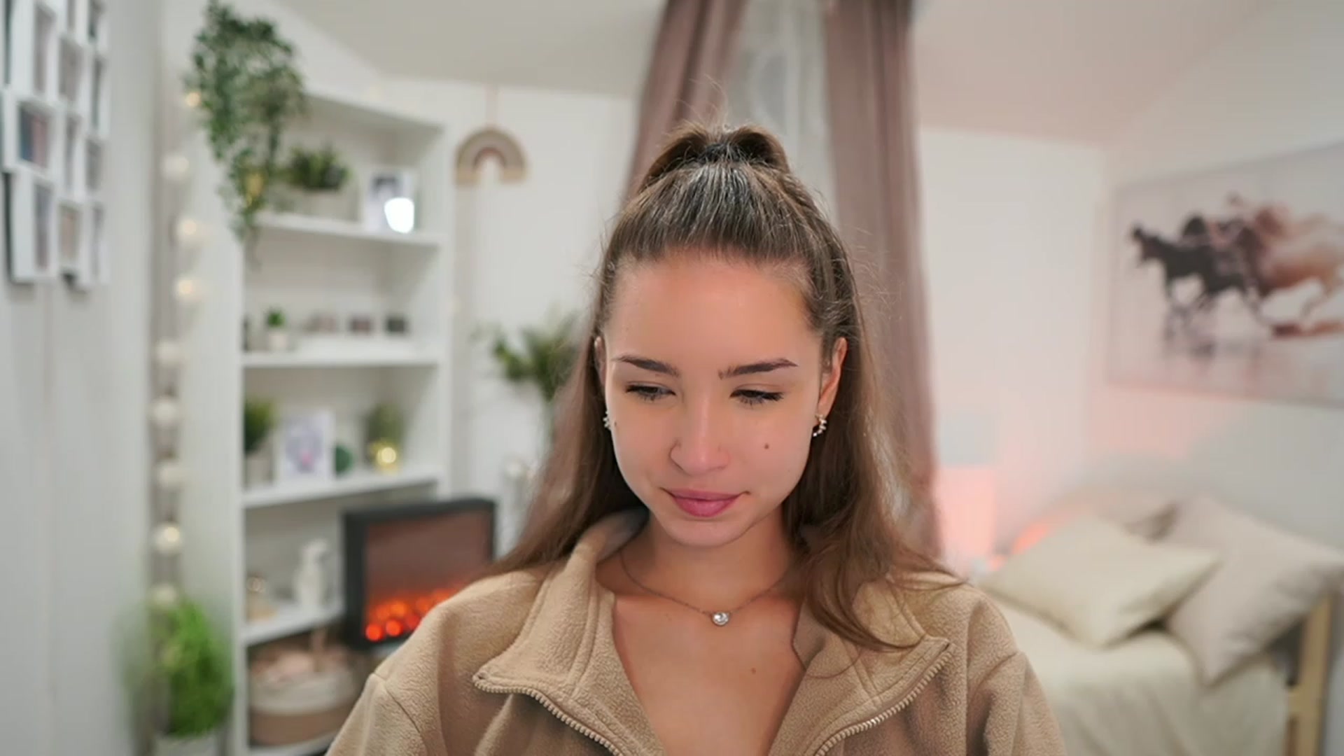 Gallery image thumbnail from Shy_jane's myfreecams stream on, 10/19/2023, 08:57 image 13 of 20