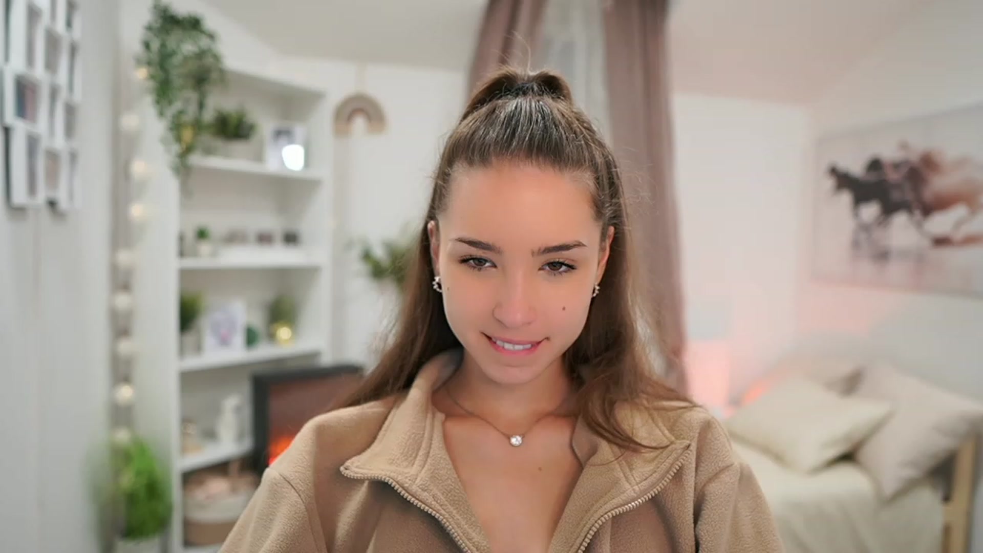 Gallery image thumbnail from Shy_jane's myfreecams stream on, 10/19/2023, 08:57 image 9 of 20