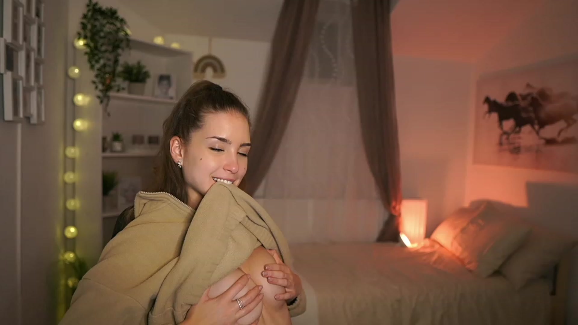 Gallery image thumbnail from Shy_jane's myfreecams stream on, 10/19/2023, 14:52 image 20 of 20