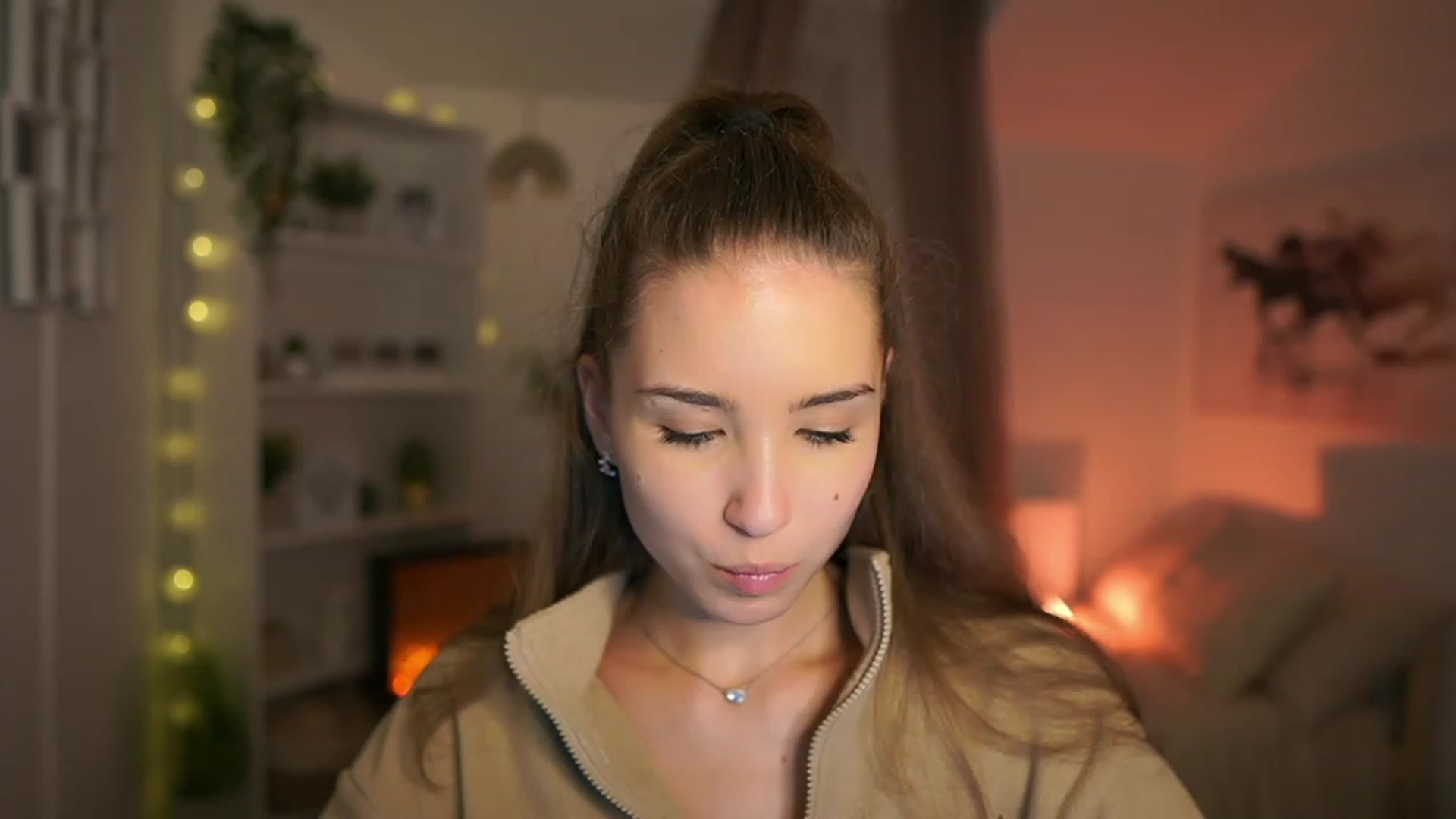 Gallery image thumbnail from Shy_jane's myfreecams stream on, 10/19/2023, 16:22 image 6 of 20