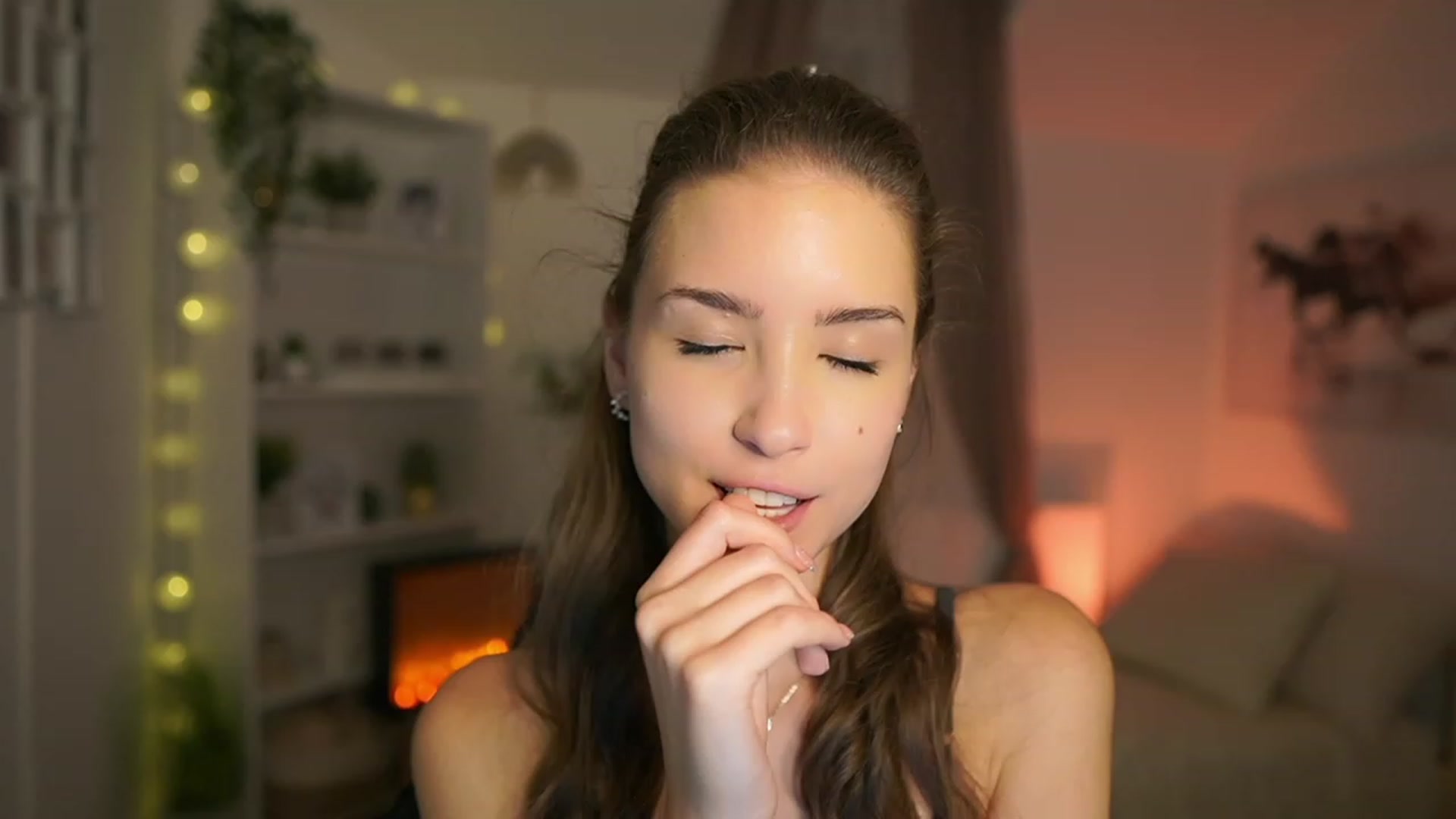 Gallery image thumbnail from Shy_jane's myfreecams stream on, 10/22/2023, 11:43 image 20 of 20