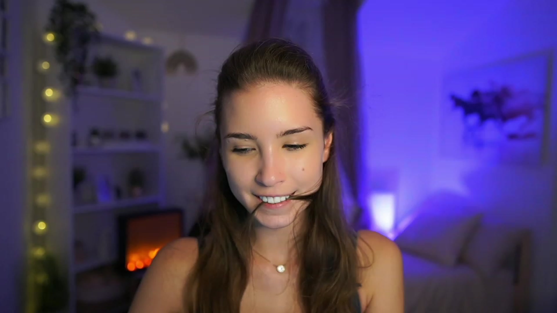 Gallery image thumbnail from Shy_jane's myfreecams stream on, 10/26/2023, 16:46 image 14 of 20