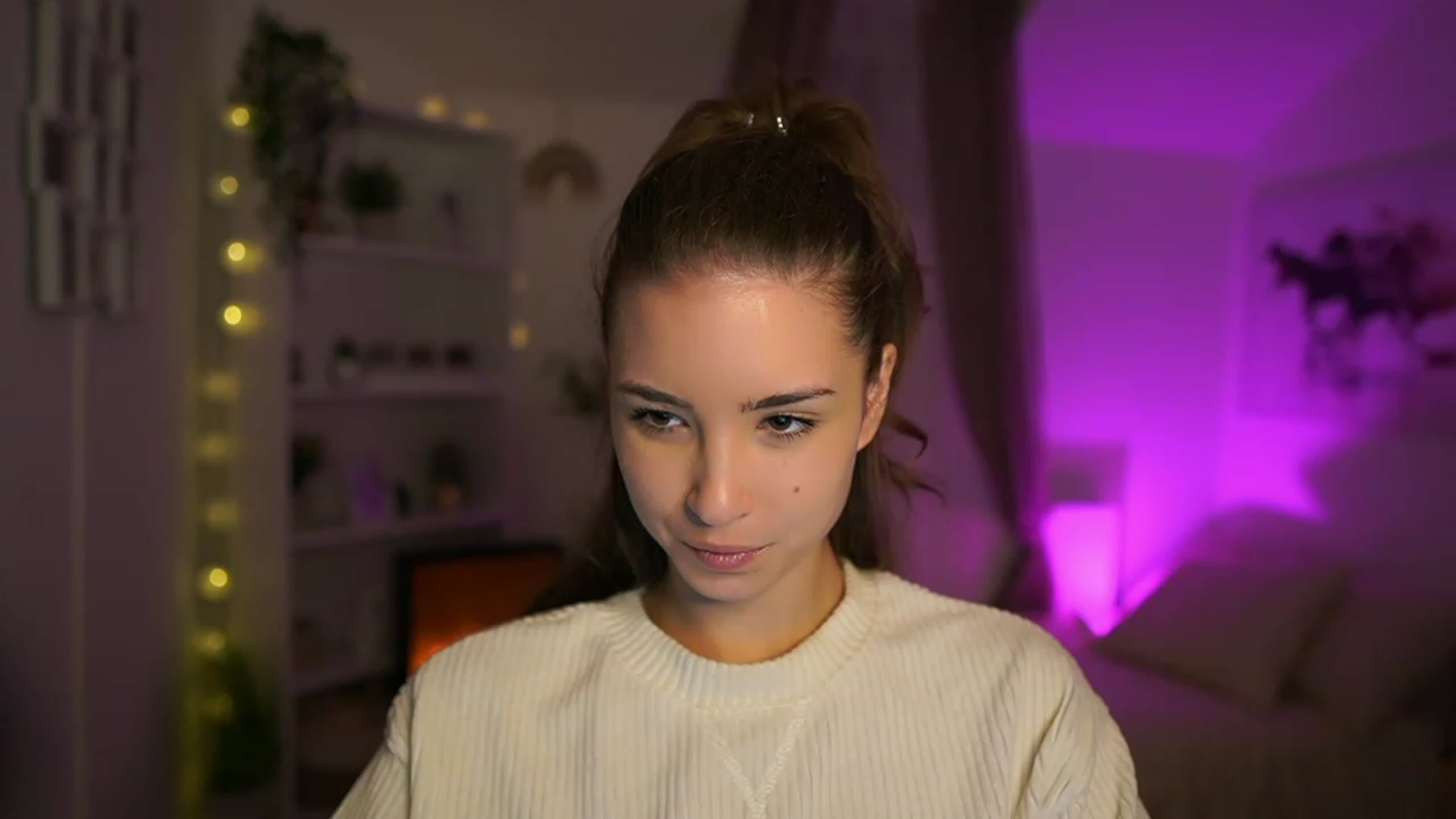 Gallery image thumbnail from Shy_jane's myfreecams stream on, 11/10/2023, 10:17 image 15 of 20