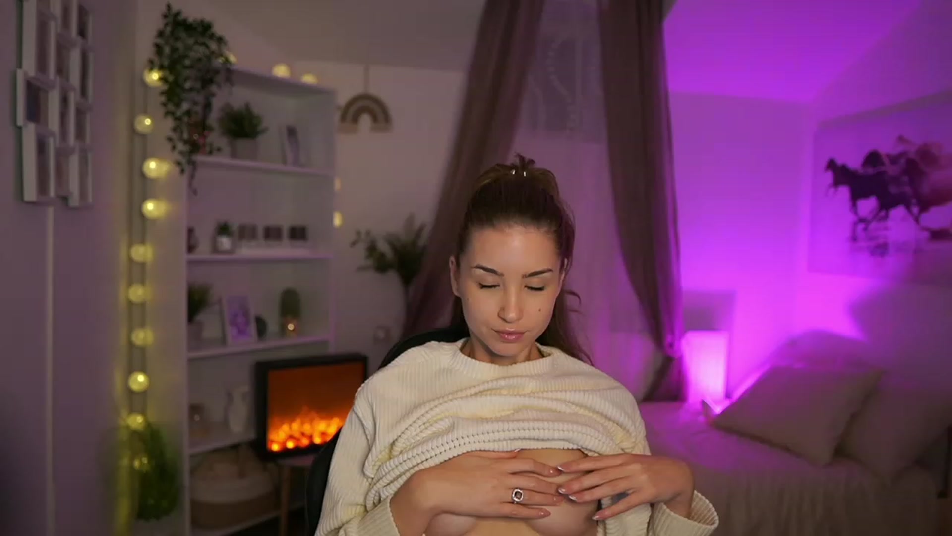 Gallery image thumbnail from Shy_jane's myfreecams stream on, 11/10/2023, 10:17 image 18 of 20
