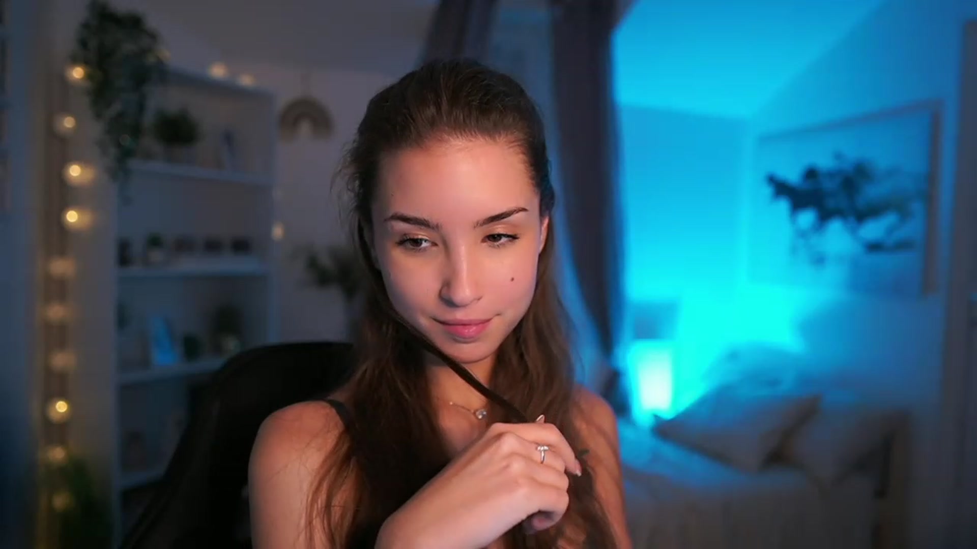 Gallery image thumbnail from Shy_jane's myfreecams stream on, 11/14/2023, 18:35 image 18 of 20