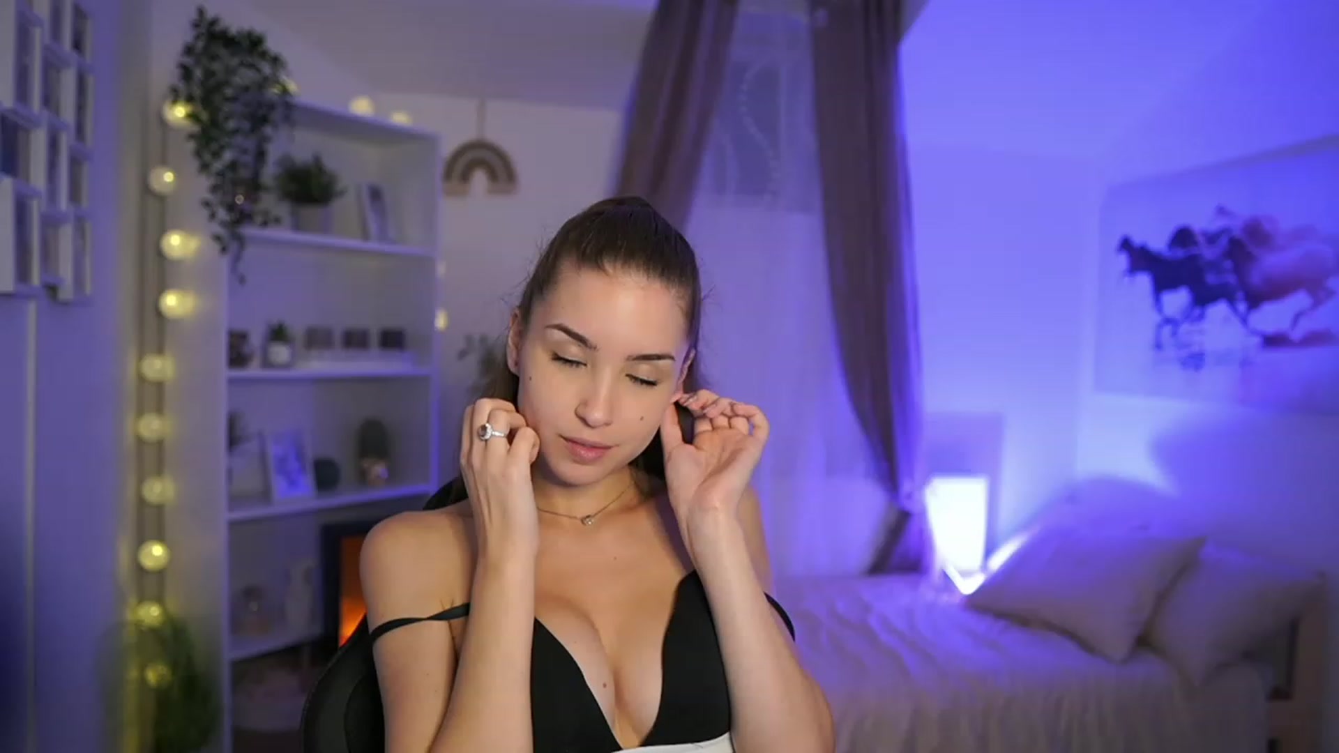 Gallery image thumbnail from Shy_jane's myfreecams stream on, 11/19/2023, 12:44 image 9 of 20