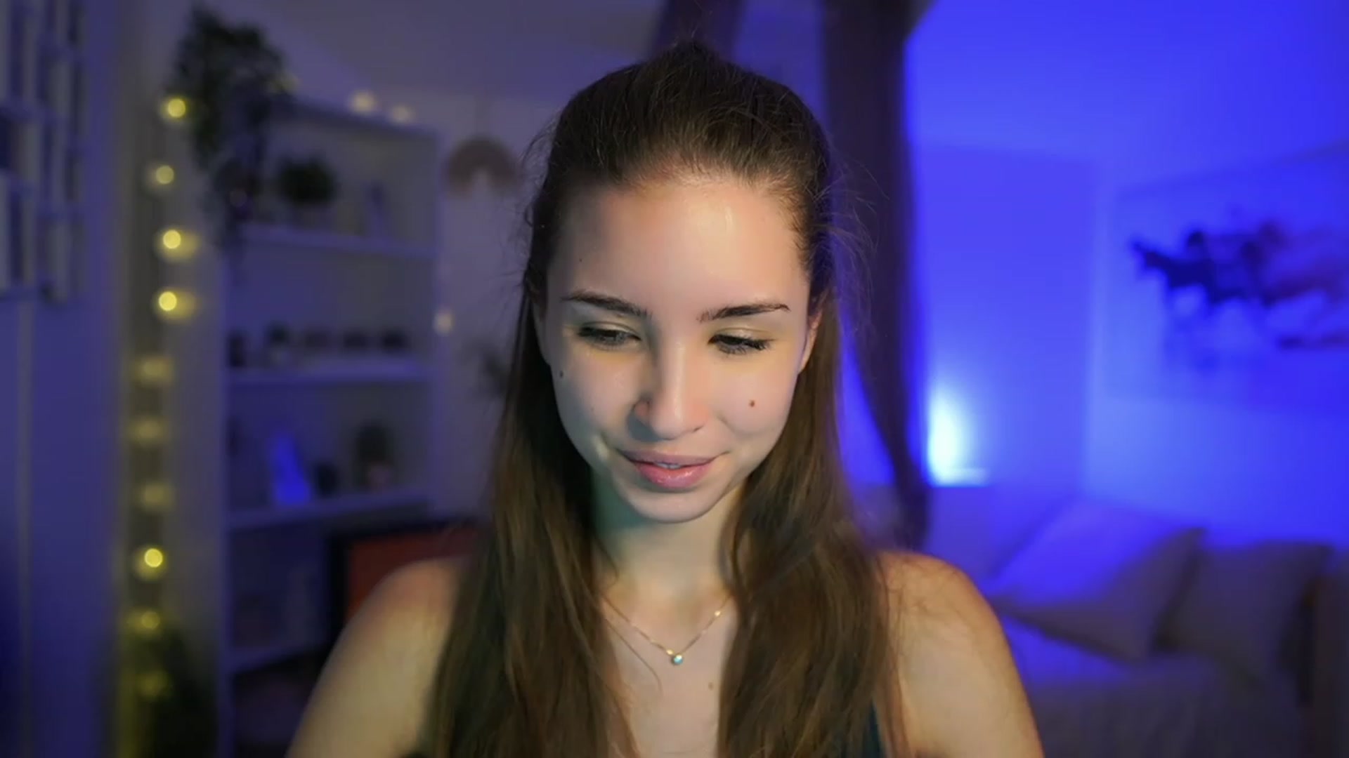 Gallery image thumbnail from Shy_jane's myfreecams stream on, 11/21/2023, 17:02 image 19 of 20