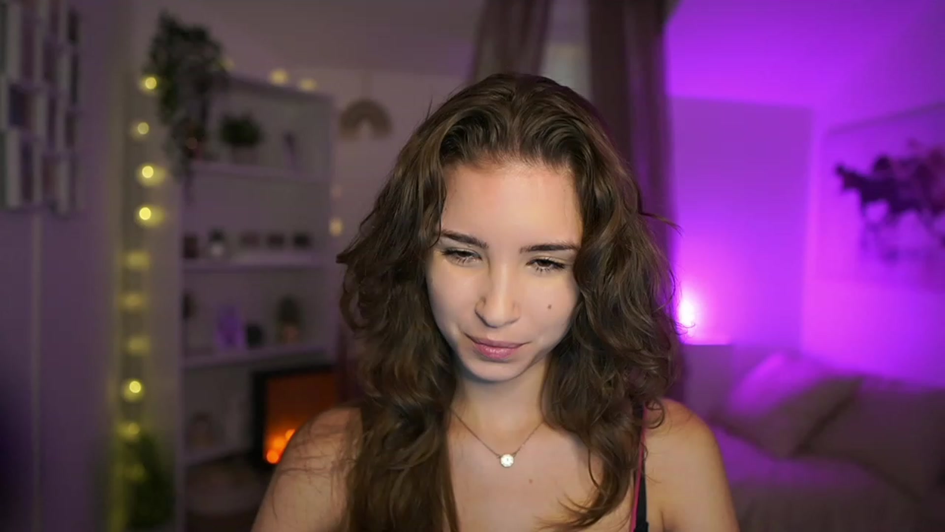 Gallery image thumbnail from Shy_jane's myfreecams stream on, 11/28/2023, 10:32 image 6 of 20