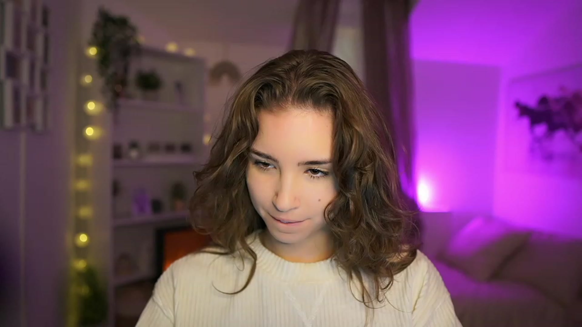 Gallery image thumbnail from Shy_jane's myfreecams stream on, 11/28/2023, 10:32 image 12 of 20