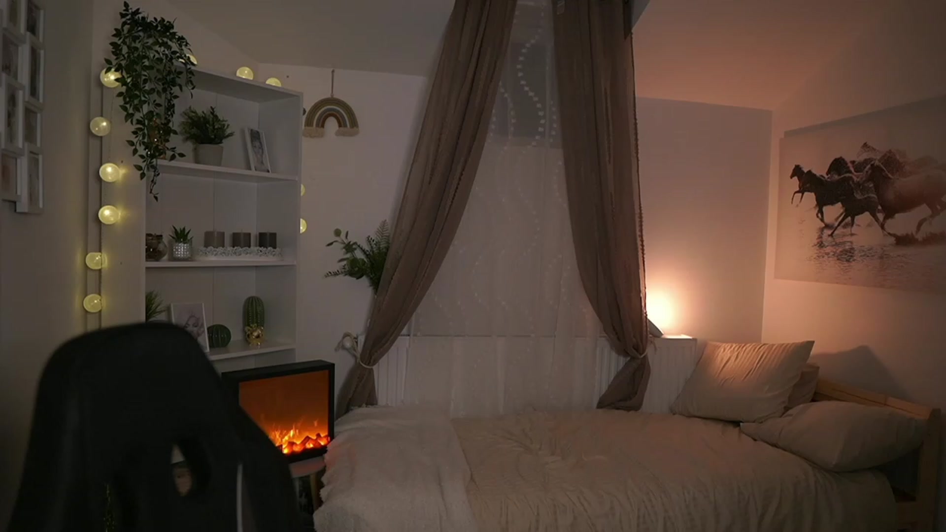 Gallery image thumbnail from Shy_jane's myfreecams stream on, 12/12/2023, 12:46 image 1 of 20