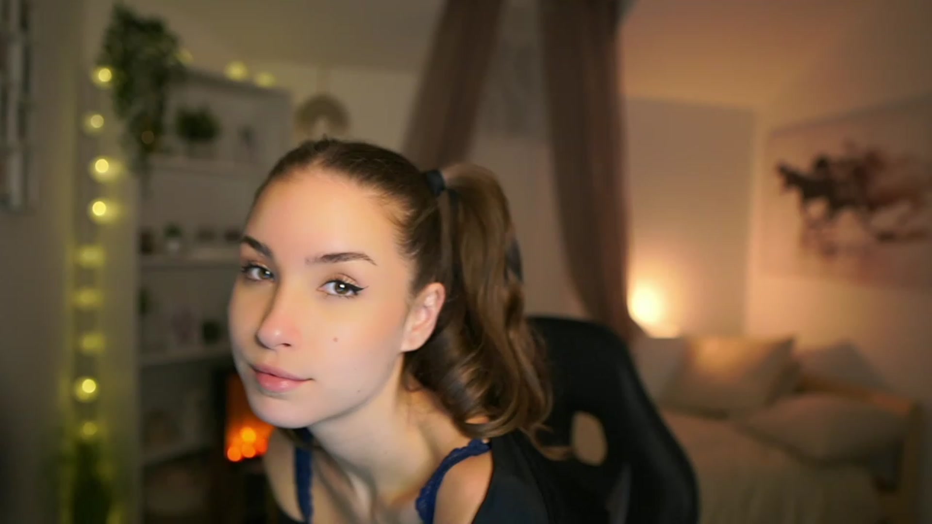 Gallery image thumbnail from Shy_jane's myfreecams stream on, 12/17/2023, 16:11 image 11 of 20
