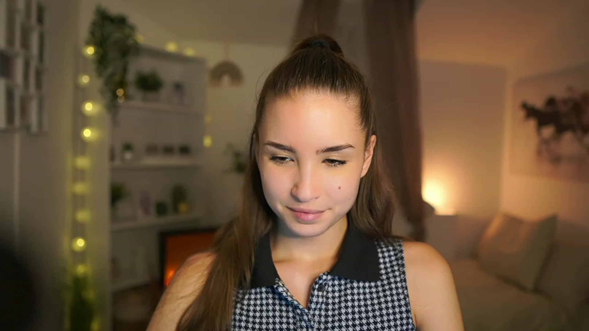 Gallery image thumbnail from Shy_jane's myfreecams stream on, 12/27/2023, 16:31 image 3 of 20