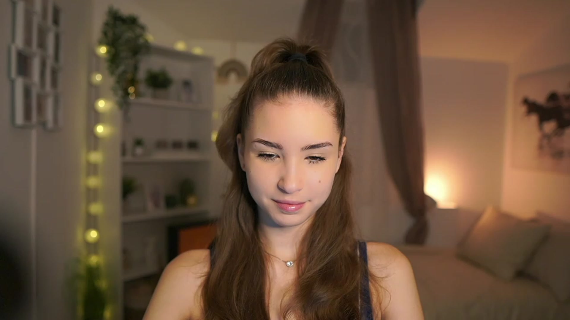 Gallery image thumbnail from Shy_jane's myfreecams stream on, 12/30/2023, 07:38 image 17 of 20