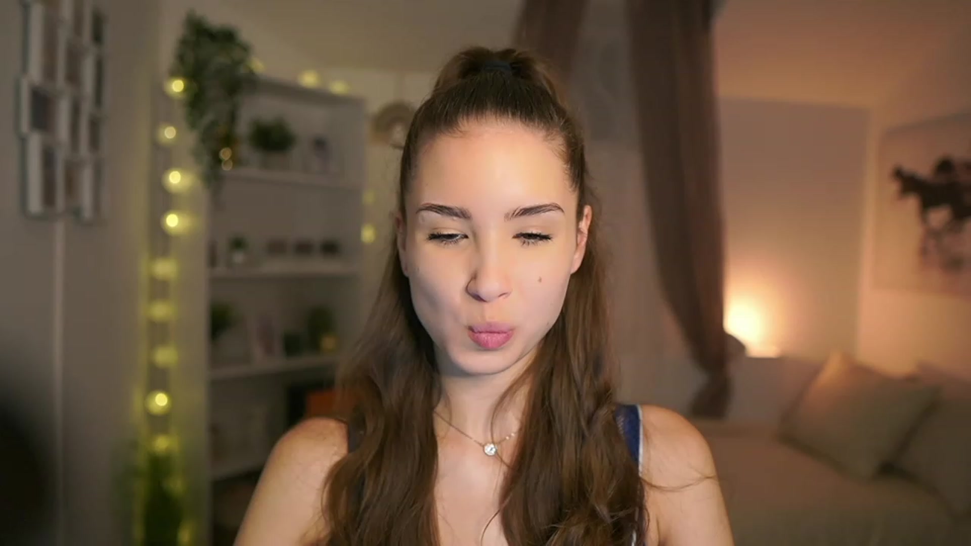 Gallery image thumbnail from Shy_jane's myfreecams stream on, 12/30/2023, 10:37 image 7 of 20