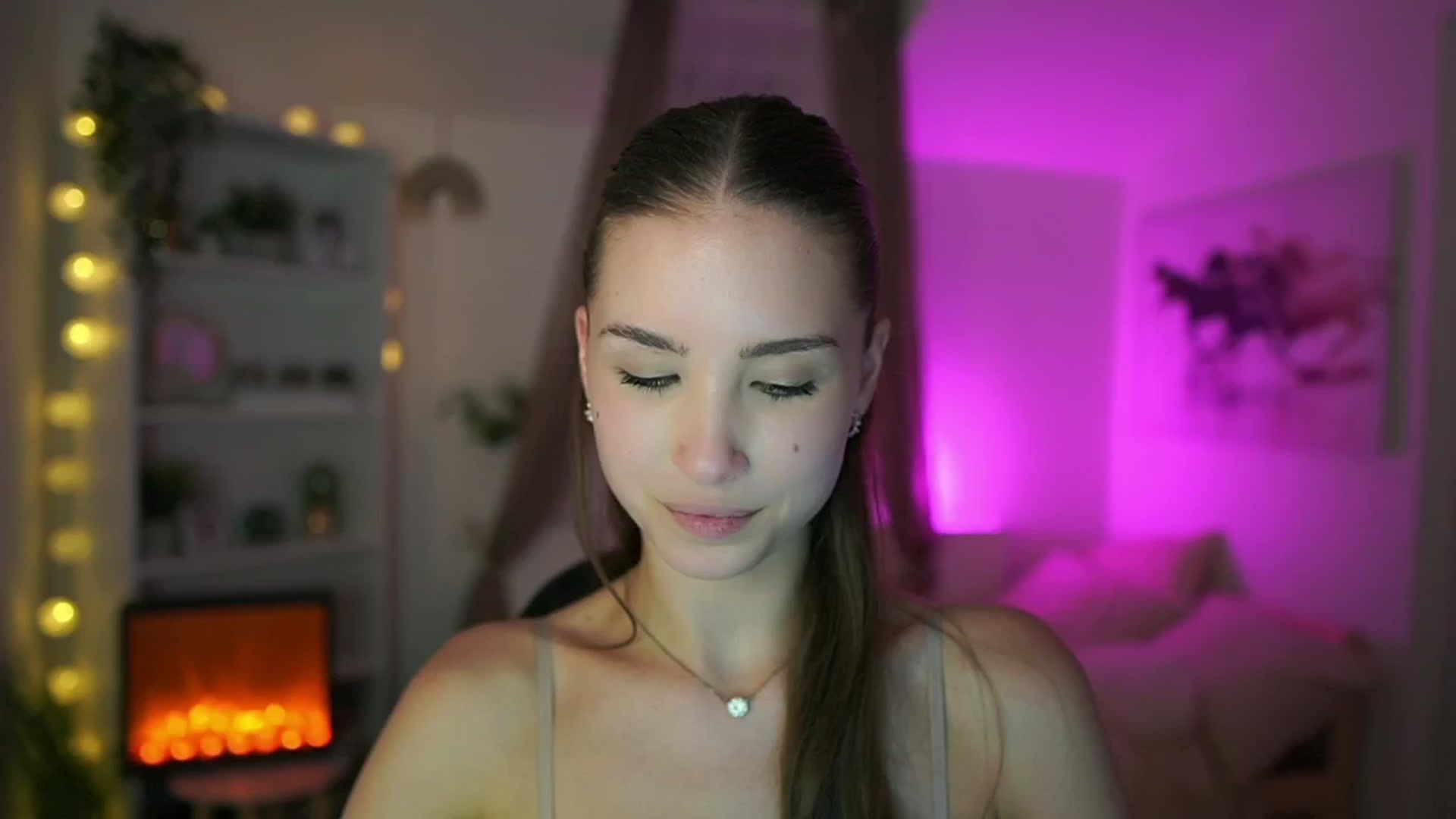 Gallery image thumbnail from Shy_jane's myfreecams stream on, 05/21/2024, 17:01 image 15 of 20