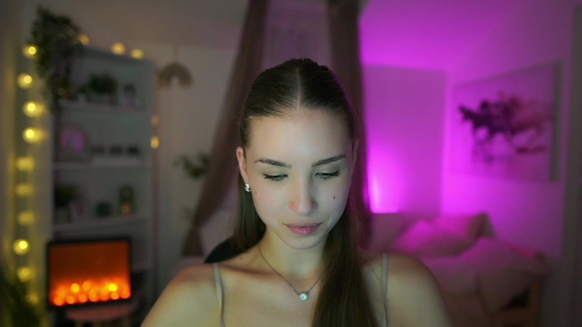 Gallery image thumbnail from Shy_jane's myfreecams stream on, 05/21/2024, 17:29 image 10 of 20