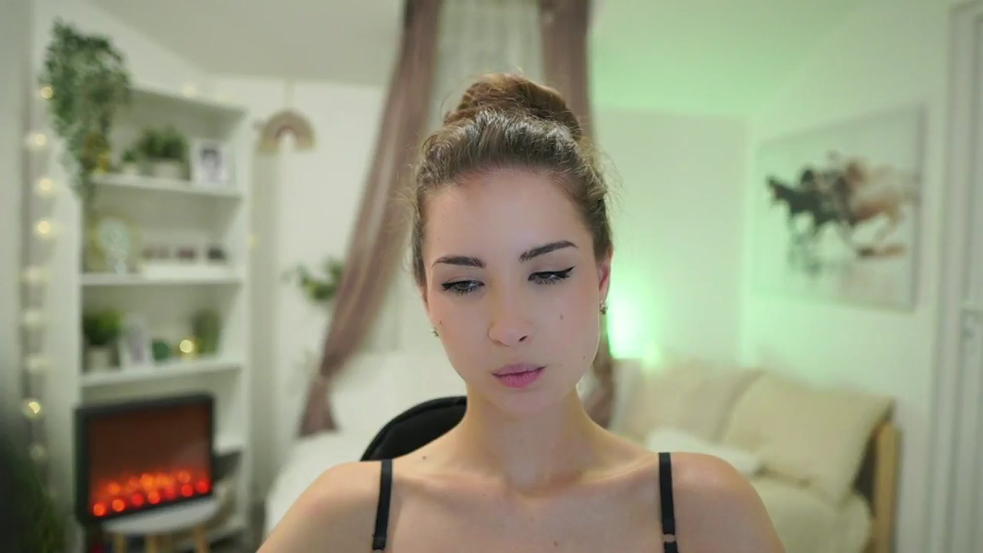Gallery image thumbnail from Shy_jane's myfreecams stream on, 07/08/2024, 16:27 image 4 of 20