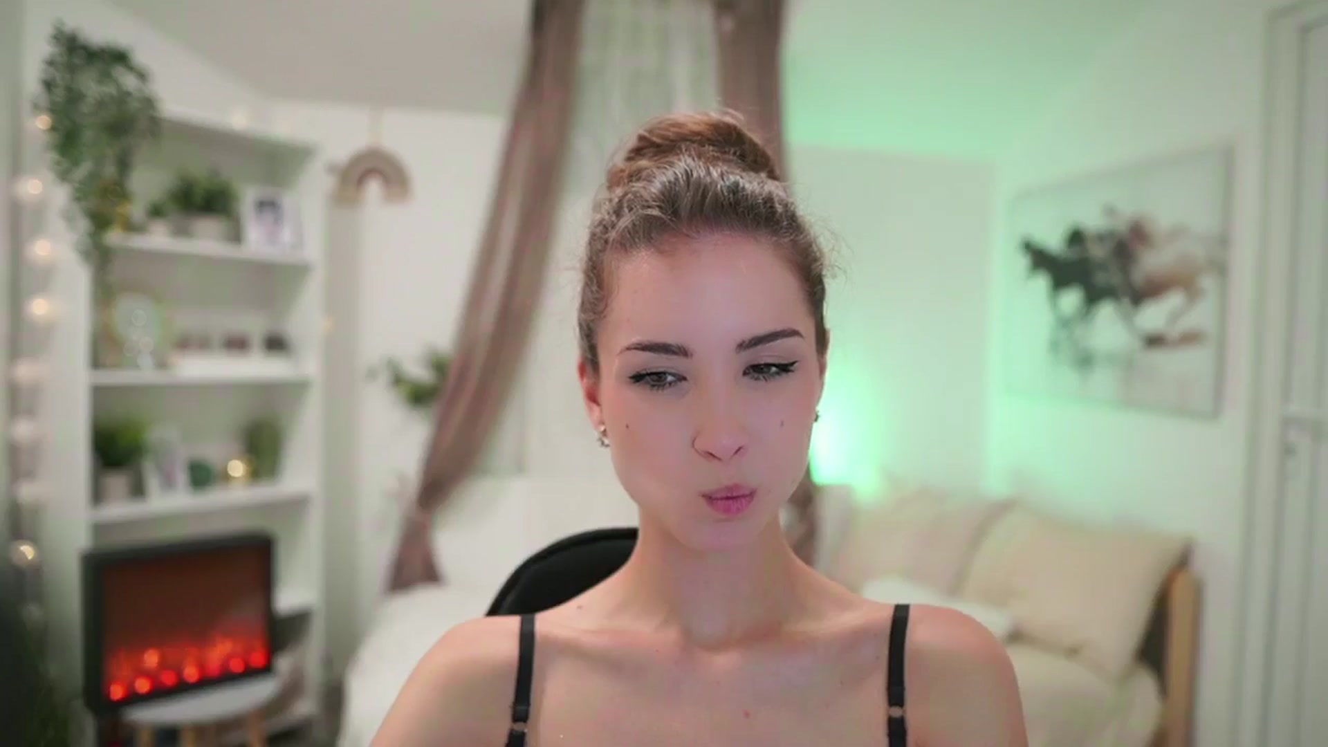 Gallery image thumbnail from Shy_jane's myfreecams stream on, 07/08/2024, 16:56 image 9 of 20