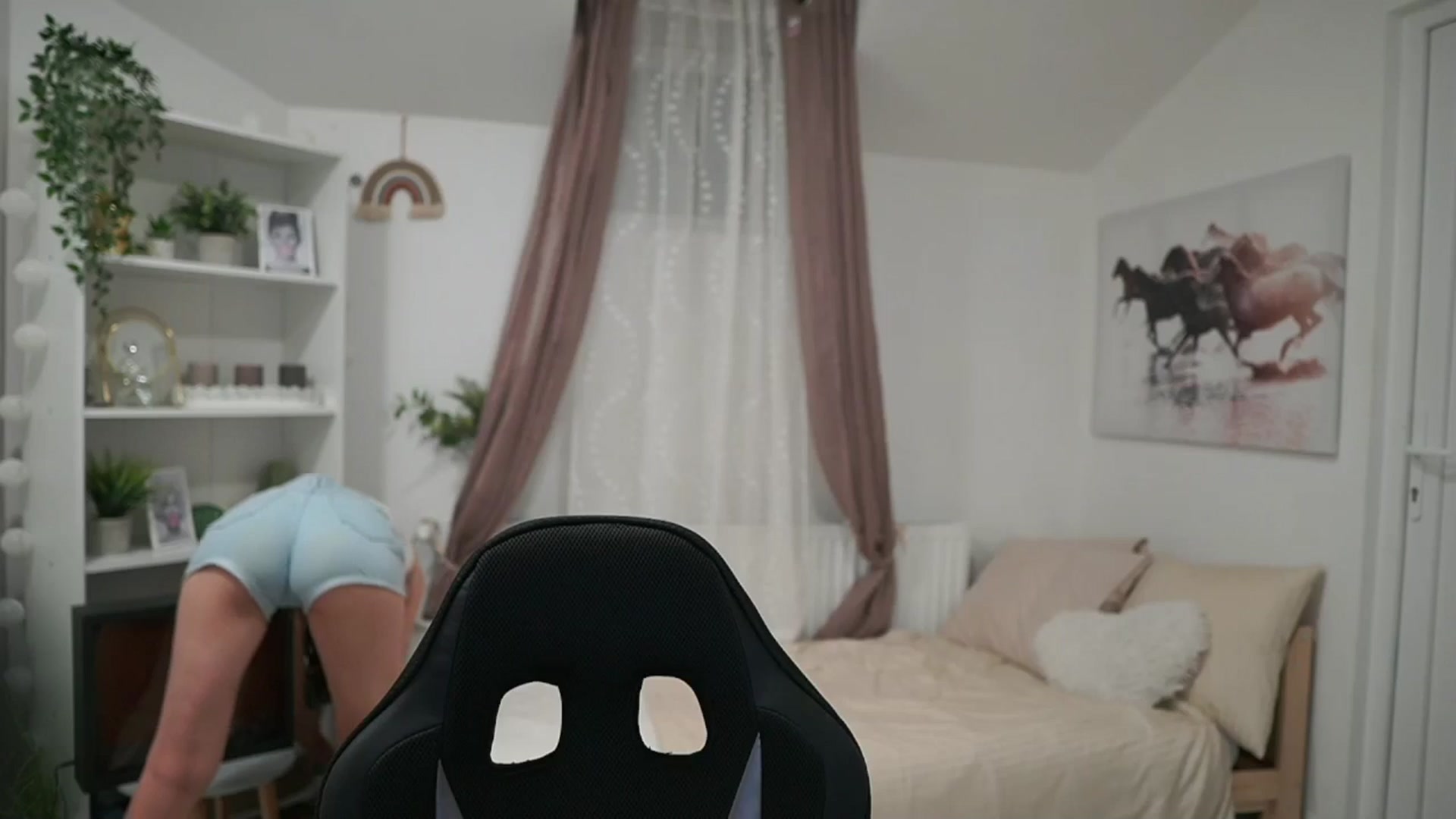 Gallery image thumbnail from Shy_jane's myfreecams stream on, 07/17/2024, 07:45 image 2 of 20