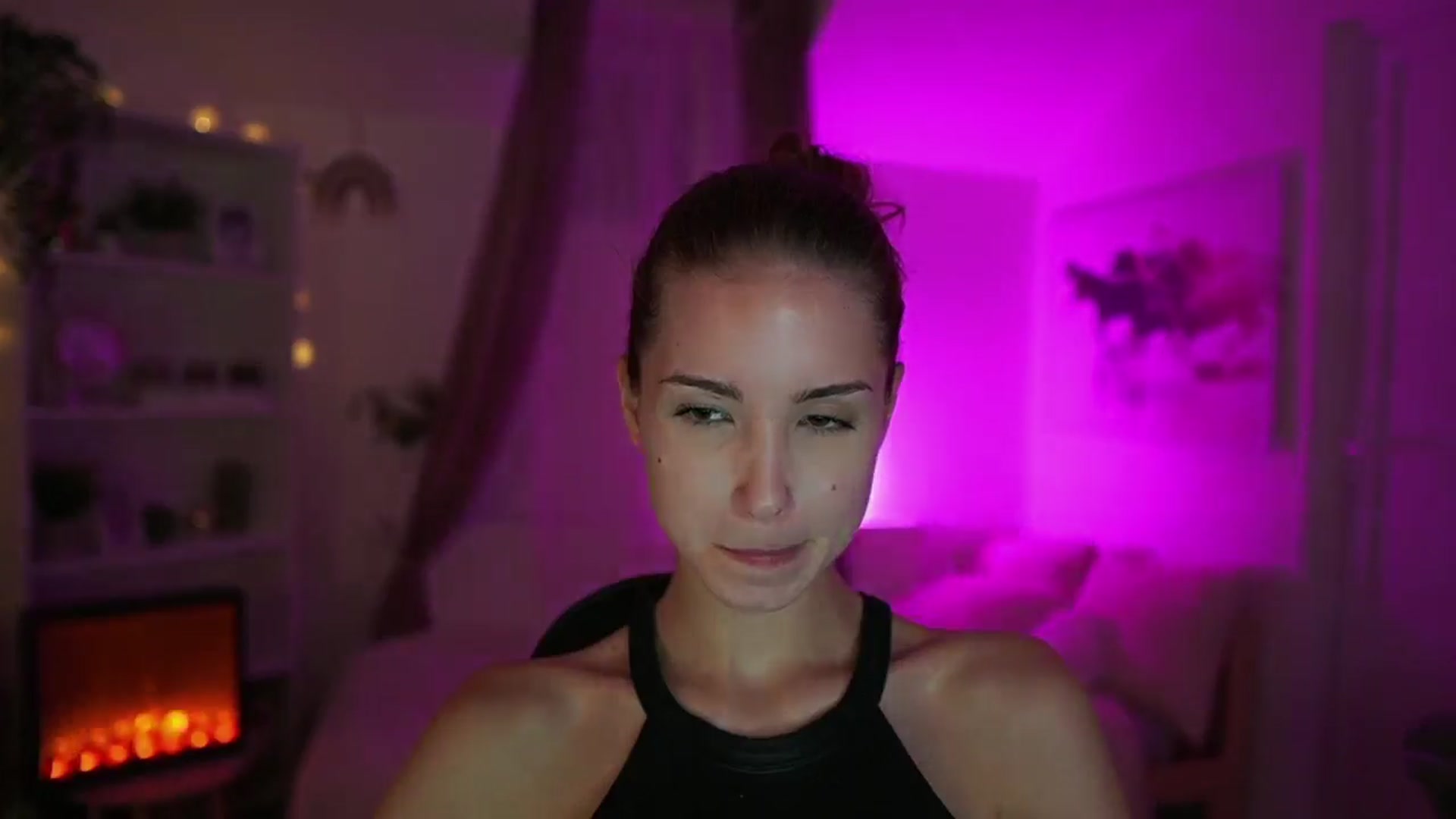 Gallery image thumbnail from Shy_jane's myfreecams stream on, 07/25/2024, 16:18 image 6 of 20