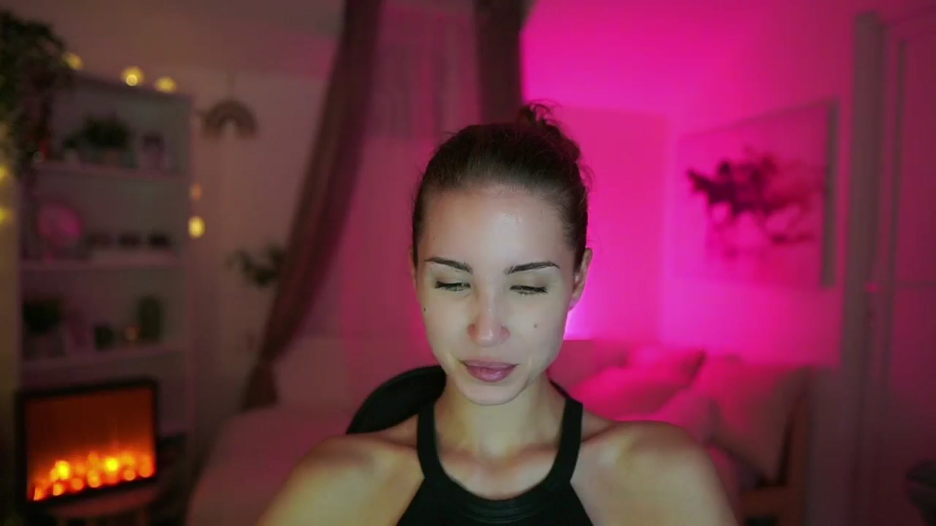 Gallery image thumbnail from Shy_jane's myfreecams stream on, 07/25/2024, 17:28 image 2 of 20