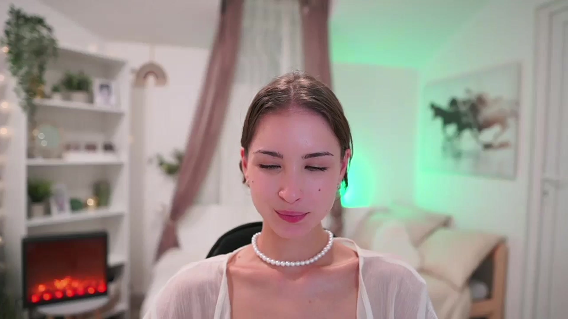 Gallery image thumbnail from Shy_jane's myfreecams stream on, 08/29/2024, 16:14 image 11 of 20