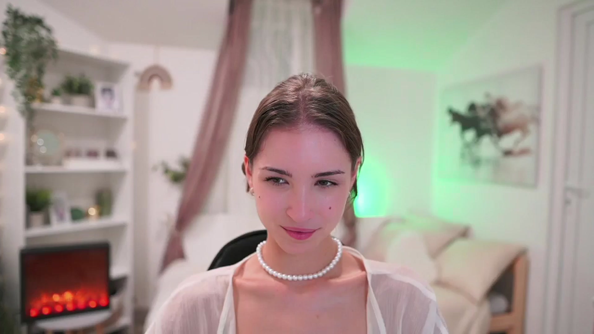 Gallery image thumbnail from Shy_jane's myfreecams stream on, 08/29/2024, 16:14 image 7 of 20