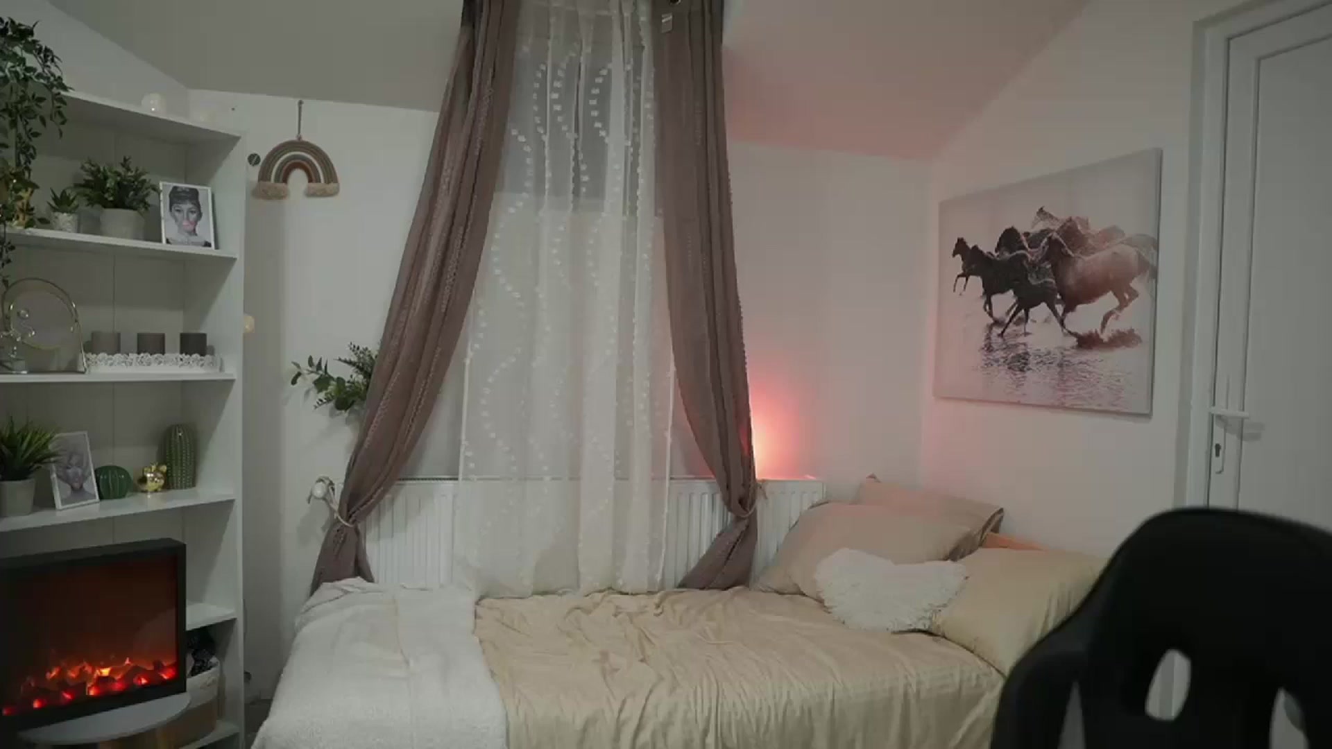 Gallery image thumbnail from Shy_jane's myfreecams stream on, 09/15/2024, 10:59 image 1 of 20