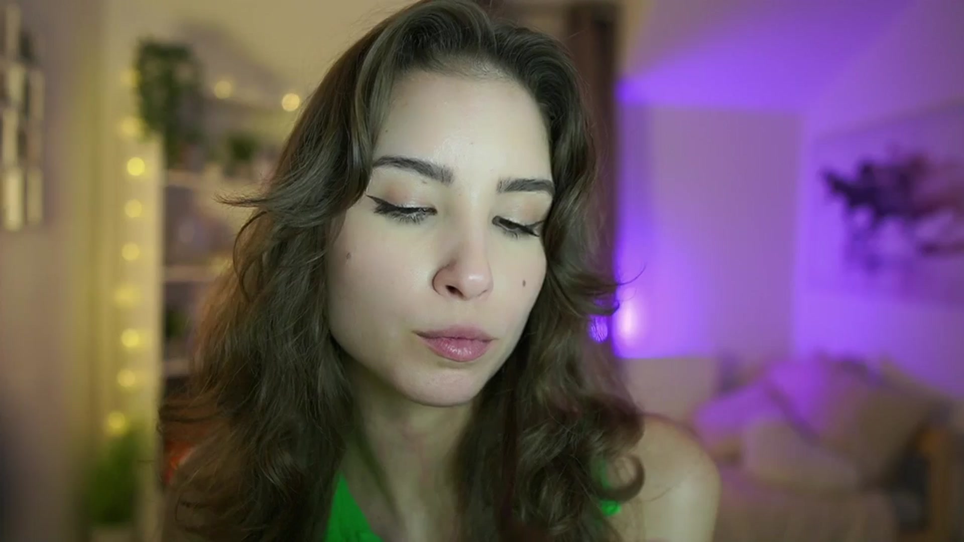 Gallery image thumbnail from Shy_jane's myfreecams stream on, 10/09/2024, 15:07 image 6 of 20