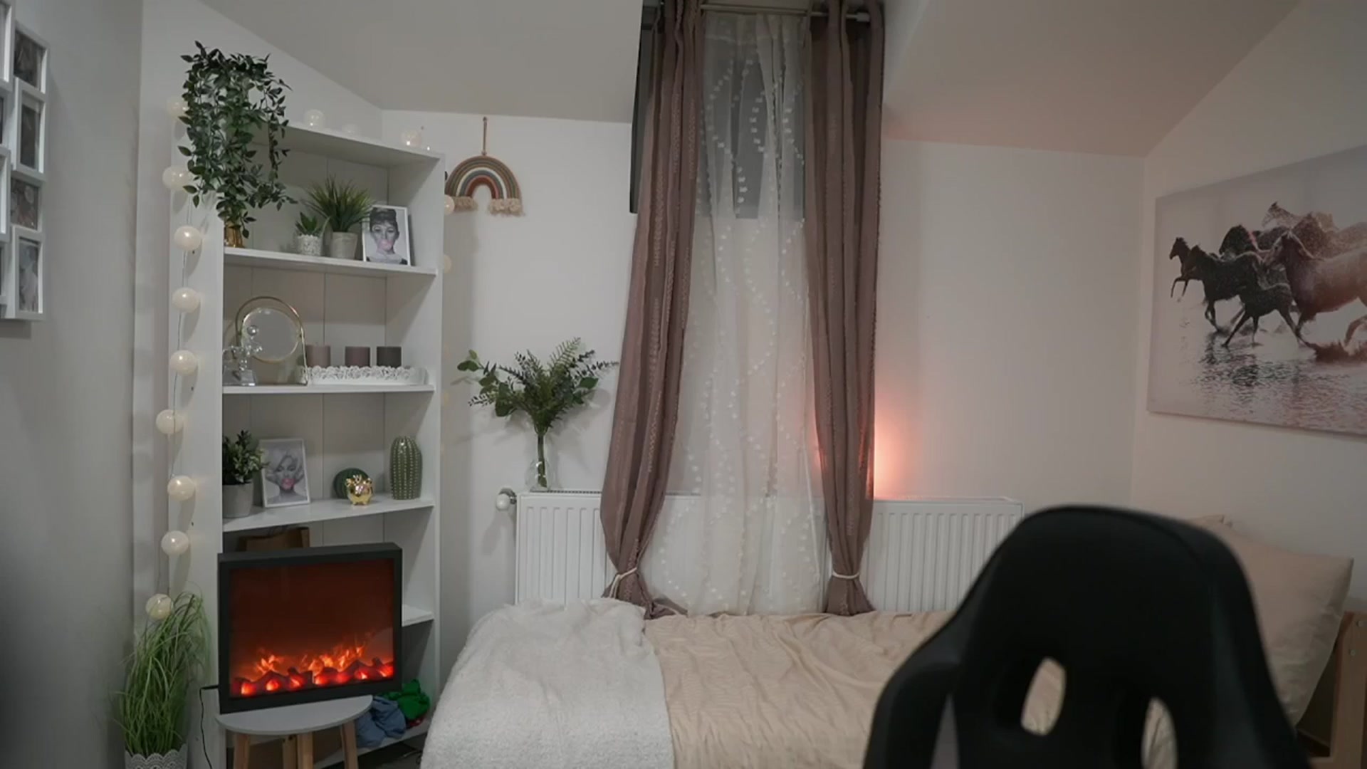 Gallery image thumbnail from Shy_jane's myfreecams stream on, 12/10/2024, 11:51 image 11 of 20