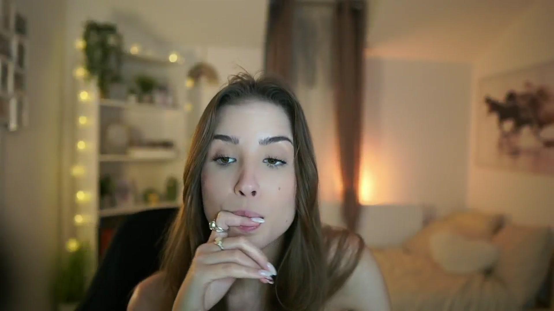 Gallery image thumbnail from Shy_jane's myfreecams stream on, 12/12/2024, 17:14 image 7 of 20