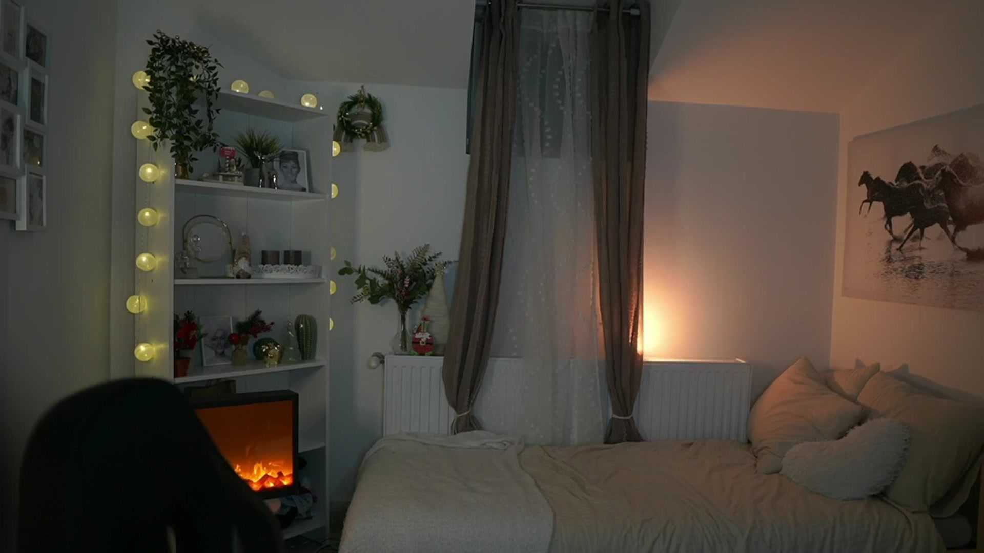 Gallery image thumbnail from Shy_jane's myfreecams stream on, 12/22/2024, 17:03 image 15 of 20