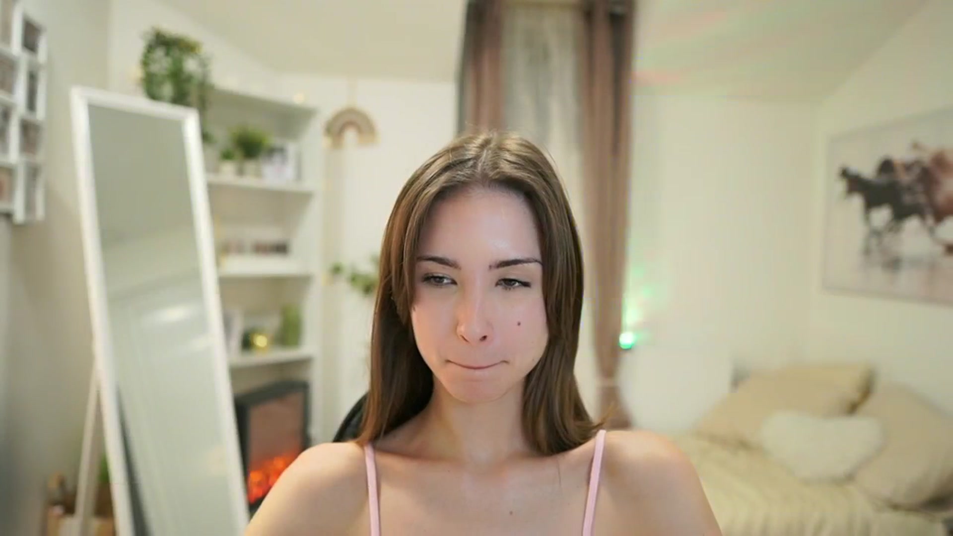 Gallery image thumbnail from Shy_jane's myfreecams stream on, 05/28/2025, 10:17 image 4 of 20