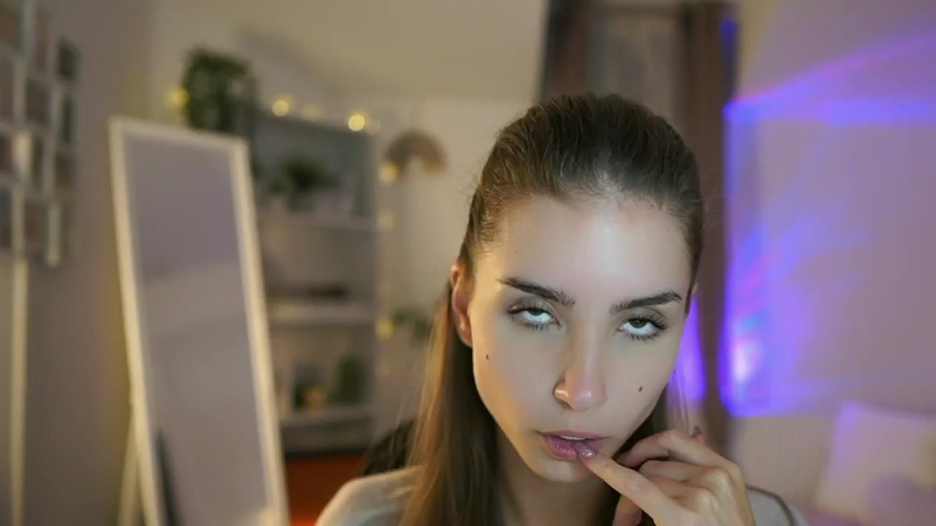 Gallery image thumbnail from Shy_jane's myfreecams stream on, 09/05/2025, 13:38 image 13 of 20