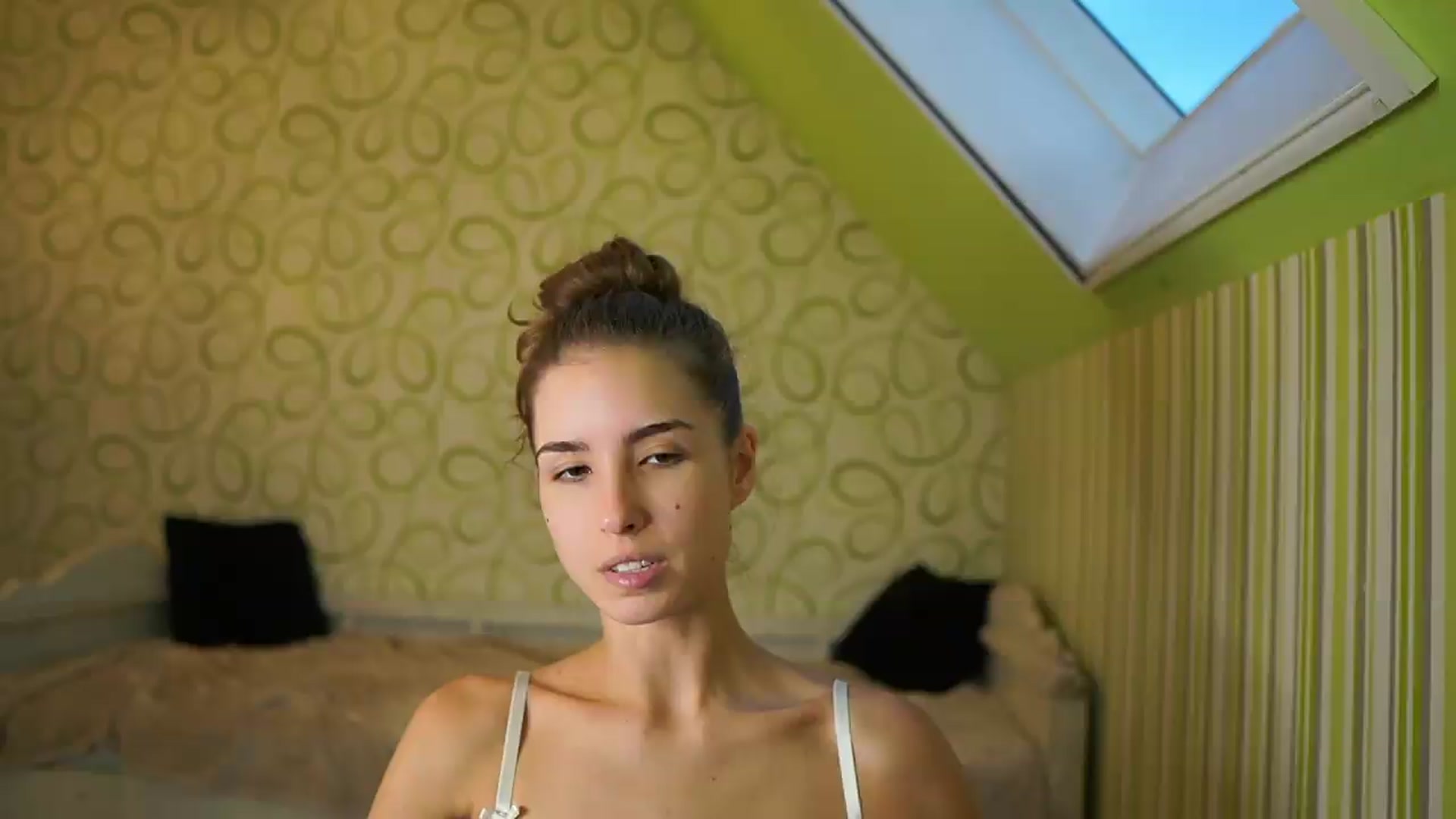 Gallery image thumbnail from Shy_jane's myfreecams stream on, 08/18/2026, 17:32 image 14 of 20