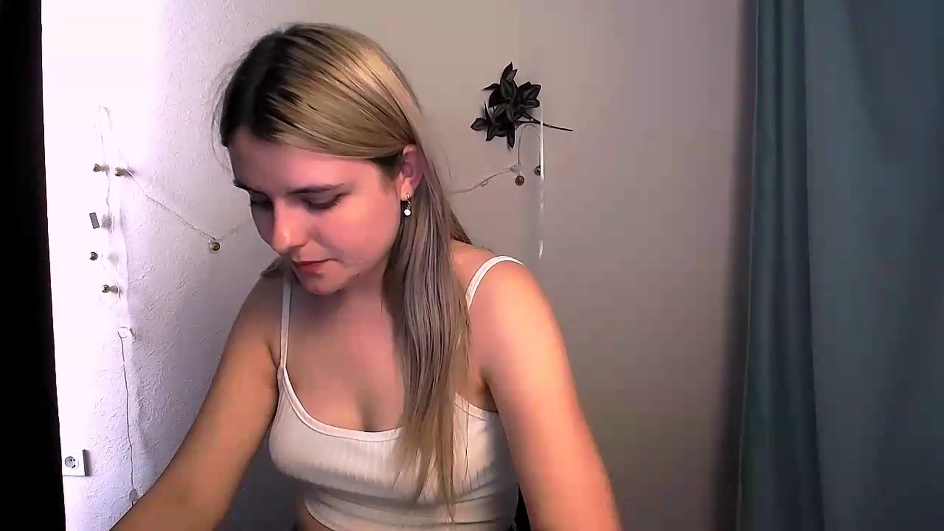Gallery image thumbnail from Shy_shy_lily's myfreecams stream on, 05/08/2026, 15:54 image 20 of 20