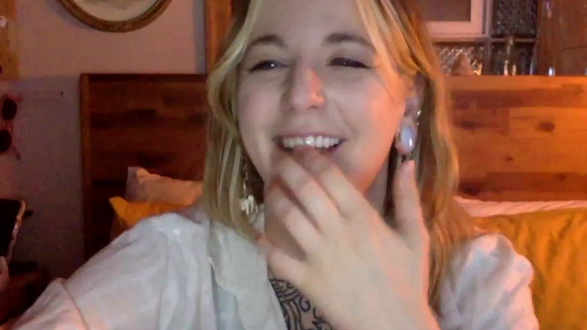 Gallery image thumbnail from Shy_sophia2's myfreecams stream on, 06/03/2023, 03:02 image 16 of 20